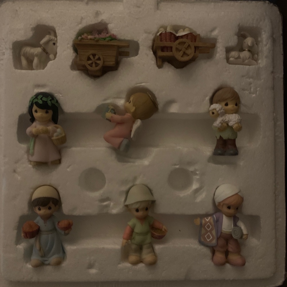 44 Precious Moments 2” Nativity figures and Barn